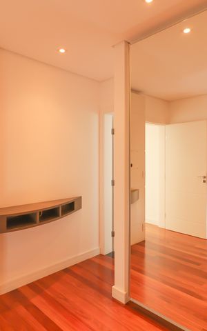 Casa de condomínio à venda com 410m², 4 quartos e 5 vagas Casa de condomínio à venda com 410m², 4 quartos e 5 vagasSuíte 4