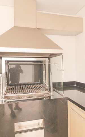 Casa de condomínio à venda com 410m², 4 quartos e 5 vagas Casa de condomínio à venda com 410m², 4 quartos e 5 vagasÁrea comum