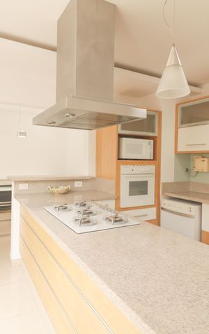 Casa de condomínio à venda com 410m², 4 quartos e 5 vagas Casa de condomínio à venda com 410m², 4 quartos e 5 vagasCozinha
