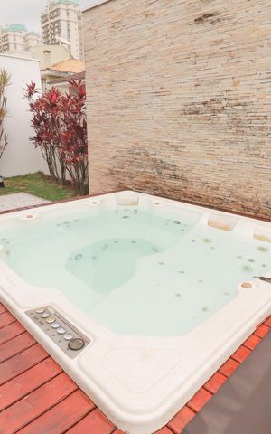 Casa de condomínio à venda com 410m², 4 quartos e 5 vagas Casa de condomínio à venda com 410m², 4 quartos e 5 vagasÁrea comum