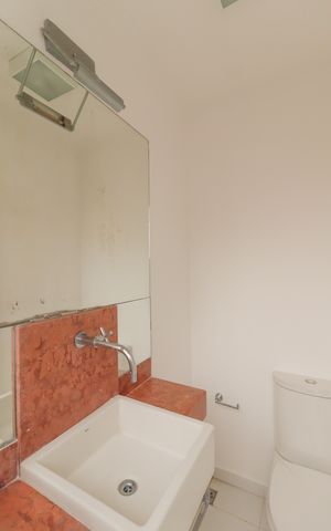 Casa de condomínio à venda com 410m², 4 quartos e 5 vagas Casa de condomínio à venda com 410m², 4 quartos e 5 vagasÁrea comum