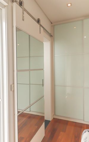 Casa de condomínio à venda com 410m², 4 quartos e 5 vagas Casa de condomínio à venda com 410m², 4 quartos e 5 vagasSuíte 2