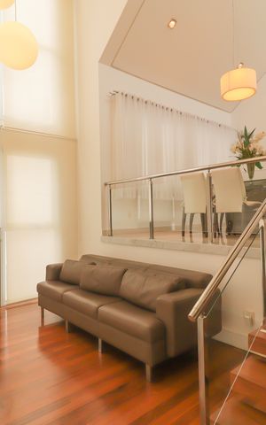 Casa de condomínio à venda com 410m², 4 quartos e 5 vagas Casa de condomínio à venda com 410m², 4 quartos e 5 vagasSala