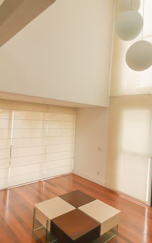 Casa de condomínio à venda com 410m², 4 quartos e 5 vagas Casa de condomínio à venda com 410m², 4 quartos e 5 vagasSala