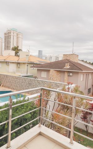 Casa de condomínio à venda com 410m², 4 quartos e 5 vagas Casa de condomínio à venda com 410m², 4 quartos e 5 vagasSacada Suíte 4