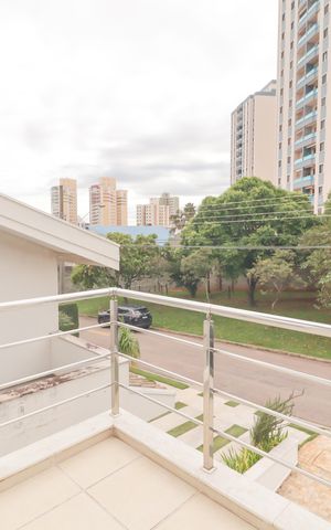 Casa de condomínio à venda com 410m², 4 quartos e 5 vagas Casa de condomínio à venda com 410m², 4 quartos e 5 vagasSacada Suíte 2