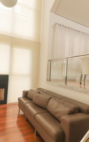 Casa de condomínio à venda com 410m², 4 quartos e 5 vagas Casa de condomínio à venda com 410m², 4 quartos e 5 vagasSala