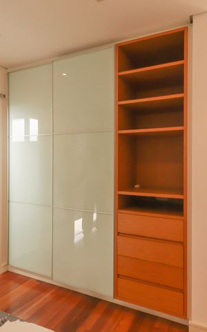 Casa de condomínio à venda com 410m², 4 quartos e 5 vagas Casa de condomínio à venda com 410m², 4 quartos e 5 vagasSuíte 2