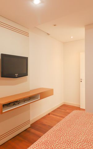 Casa de condomínio à venda com 410m², 4 quartos e 5 vagas Casa de condomínio à venda com 410m², 4 quartos e 5 vagasSuíte 1