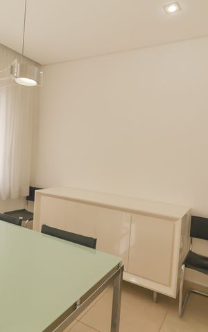 Casa de condomínio à venda com 410m², 4 quartos e 5 vagas Casa de condomínio à venda com 410m², 4 quartos e 5 vagasEscritório