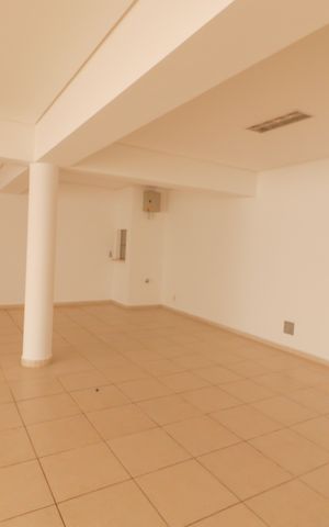 Casa de condomínio à venda com 410m², 4 quartos e 5 vagas Casa de condomínio à venda com 410m², 4 quartos e 5 vagasÁrea comum