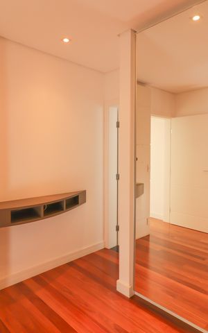 Casa de condomínio à venda com 410m², 4 quartos e 5 vagas Casa de condomínio à venda com 410m², 4 quartos e 5 vagasSuíte 4