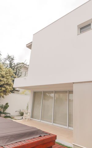 Casa de condomínio à venda com 410m², 4 quartos e 5 vagas Casa de condomínio à venda com 410m², 4 quartos e 5 vagasÁrea comum