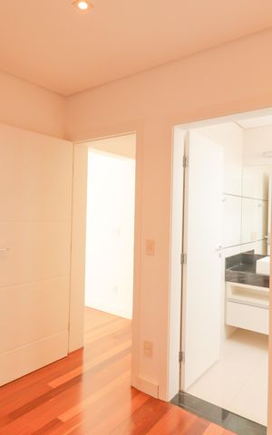 Casa de condomínio à venda com 410m², 4 quartos e 5 vagas Casa de condomínio à venda com 410m², 4 quartos e 5 vagasSuíte 3