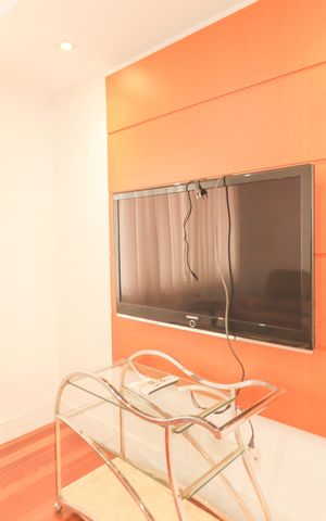 Casa de condomínio à venda com 410m², 4 quartos e 5 vagas Casa de condomínio à venda com 410m², 4 quartos e 5 vagasSala