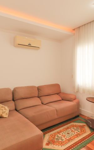 Casa de condomínio à venda com 410m², 4 quartos e 5 vagas Casa de condomínio à venda com 410m², 4 quartos e 5 vagasSala