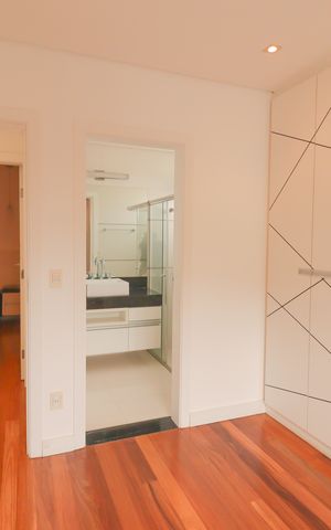 Casa de condomínio à venda com 410m², 4 quartos e 5 vagas Casa de condomínio à venda com 410m², 4 quartos e 5 vagasSuíte 3