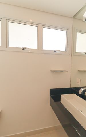Casa de condomínio à venda com 410m², 4 quartos e 5 vagas Casa de condomínio à venda com 410m², 4 quartos e 5 vagasBanheiro Social