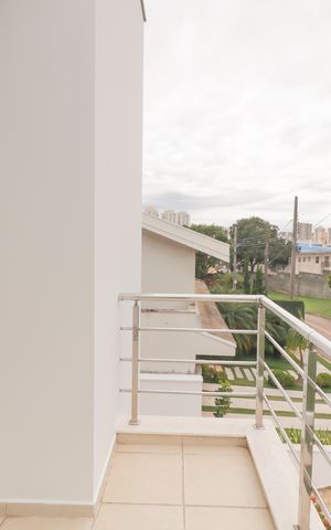 Casa de condomínio à venda com 410m², 4 quartos e 5 vagas Casa de condomínio à venda com 410m², 4 quartos e 5 vagasSacada Suíte 1