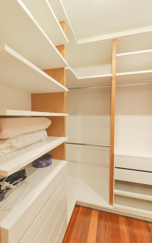 Casa de condomínio à venda com 410m², 4 quartos e 5 vagas Casa de condomínio à venda com 410m², 4 quartos e 5 vagasBanheiro Suíte 1