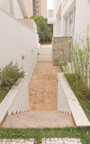 Casa de condomínio à venda com 410m², 4 quartos e 5 vagas Casa de condomínio à venda com 410m², 4 quartos e 5 vagasÁrea comum