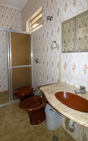 Casa à venda com 168m², 3 quartos e 3 vagas Casa à venda com 168m², 3 quartos e 3 vagasBanheiro Suíte