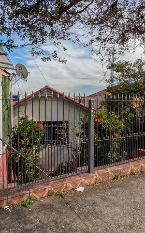 Casa à venda com 380m², 2 quartos e 1 vaga Casa à venda com 380m², 2 quartos e 1 vagaFachada
