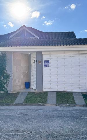 Casa de condomínio para alugar com 200m², 3 quartos e 1 vagaFachada