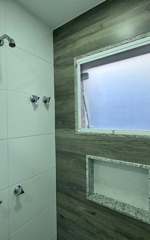 Casa de condomínio para alugar com 200m², 3 quartos e 1 vagaBanheiro Suítes Canadenses