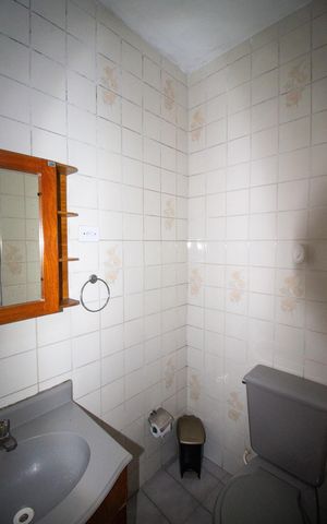 Casa à venda com 121m², 3 quartos e 2 vagas Casa à venda com 121m², 3 quartos e 2 vagasBanheiro 2