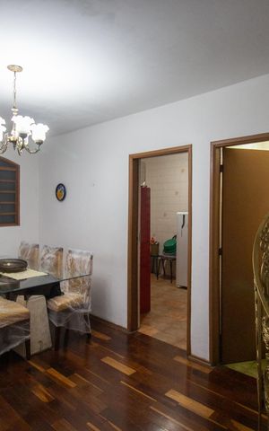 Casa à venda com 121m², 3 quartos e 2 vagas Casa à venda com 121m², 3 quartos e 2 vagasSala