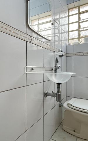 Casa à venda com 90m², 3 quartos e 2 vagas Casa à venda com 90m², 3 quartos e 2 vagasLavabo