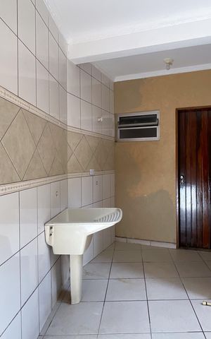 Casa à venda com 90m², 3 quartos e 2 vagas Casa à venda com 90m², 3 quartos e 2 vagasÁrea de Serviço
