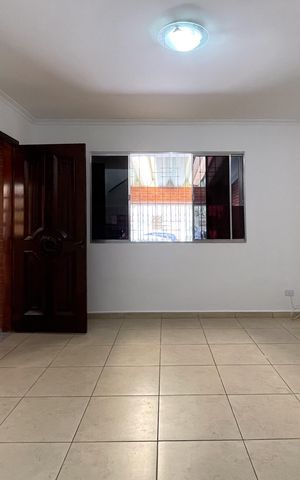 Casa à venda com 90m², 3 quartos e 2 vagas Casa à venda com 90m², 3 quartos e 2 vagasSala