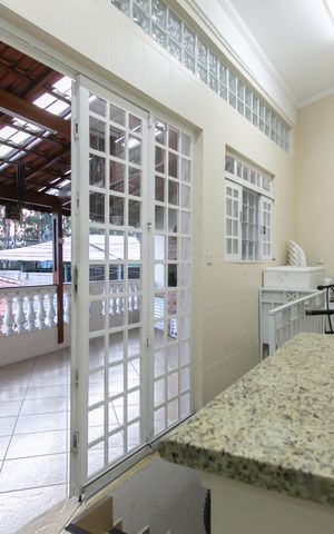 Casa à venda com 170m², 3 quartos e 2 vagas Casa à venda com 170m², 3 quartos e 2 vagasÁrea Livre