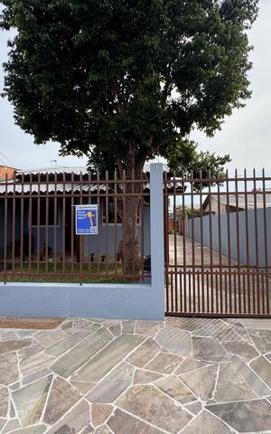 Casa à venda com 75m², 3 quartos e 3 vagas Casa à venda com 75m², 3 quartos e 3 vagasFachada e placa