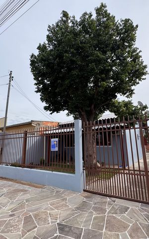 Casa à venda com 75m², 3 quartos e 3 vagas Casa à venda com 75m², 3 quartos e 3 vagasFachada e placa