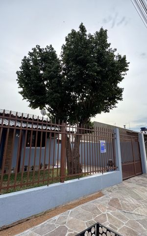 Casa à venda com 75m², 3 quartos e 3 vagas Casa à venda com 75m², 3 quartos e 3 vagasFachada e placa