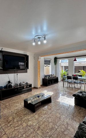 Casa à venda com 190m², 2 quartos e 1 vagaSala