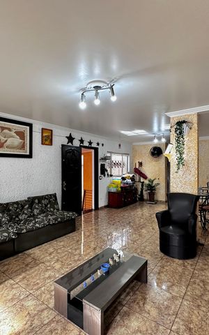 Casa à venda com 190m², 2 quartos e 1 vagaSala