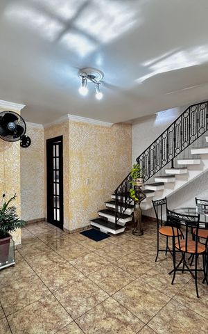 Casa à venda com 190m², 2 quartos e 1 vagaSala