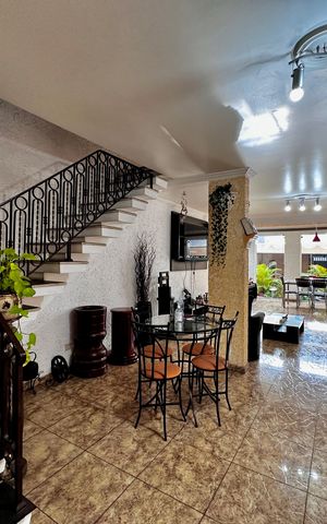 Casa à venda com 190m², 2 quartos e 1 vagaSala