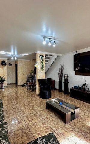 Casa à venda com 190m², 2 quartos e 1 vagaSala