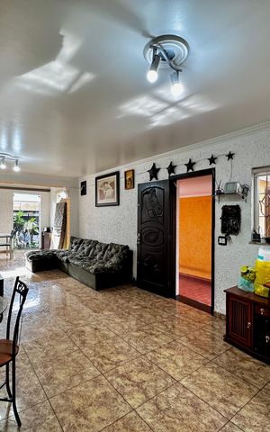 Casa à venda com 190m², 2 quartos e 1 vagaSala