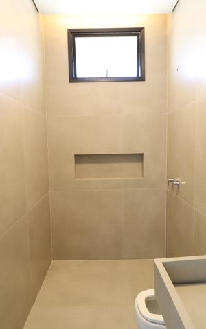 Casa de condomínio para alugar com 370m², 6 quartos e 4 vagasBanheiro Social