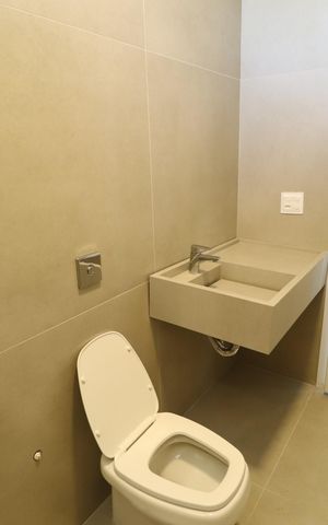 Casa de condomínio para alugar com 370m², 6 quartos e 4 vagasBanheiro Social