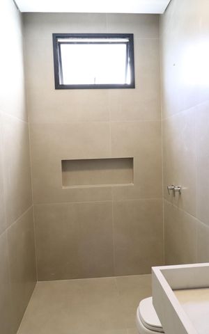Casa de condomínio para alugar com 370m², 6 quartos e 4 vagasBanheiro  Suíte 2