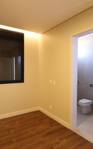 Casa de condomínio para alugar com 370m², 6 quartos e 4 vagasSuíte 4