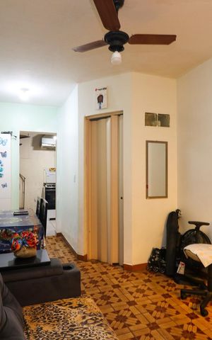 Casa de condomínio à venda com 45m², 2 quartos e sem vaga Casa de condomínio à venda com 45m², 2 quartos e sem vagaSala