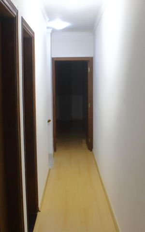 Casa à venda com 200m², 3 quartos e 2 vagasCorredor